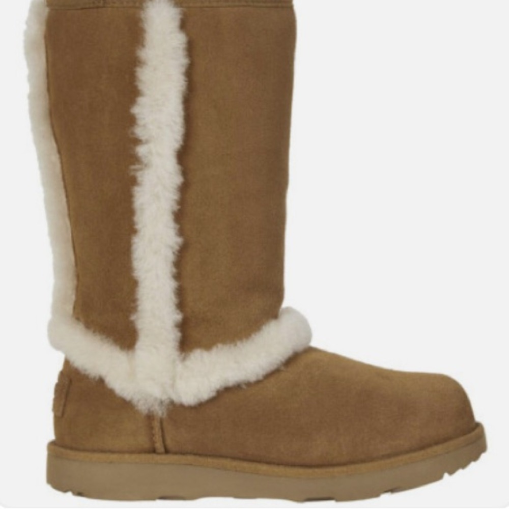 Ugg kids cute boots with fur trimming.. and water proof!!!